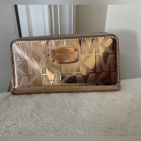 Michael Kors zip Around Rose Gold Wallet EUC - Picture 9 of 9